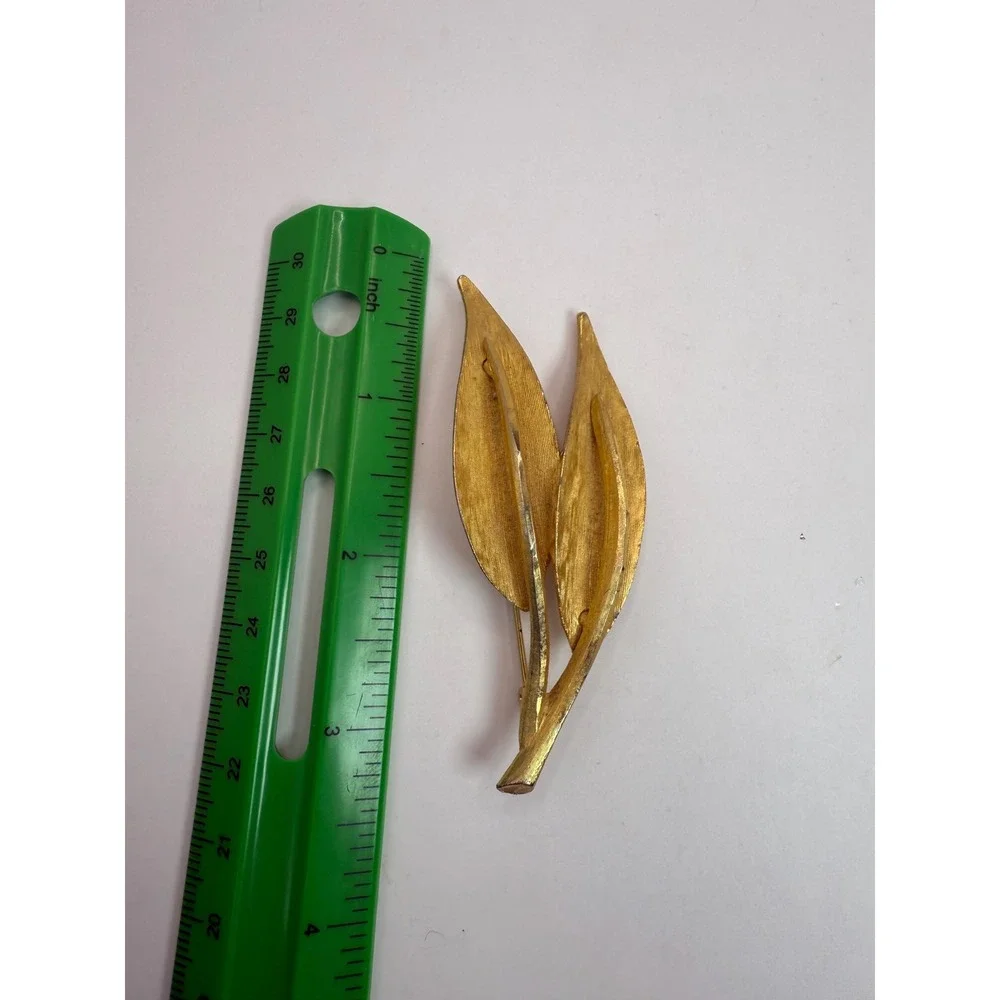 Vintage BSK Gold Tone Leaf‎ Brooch – Brushed Textured Modernist Floral Pin